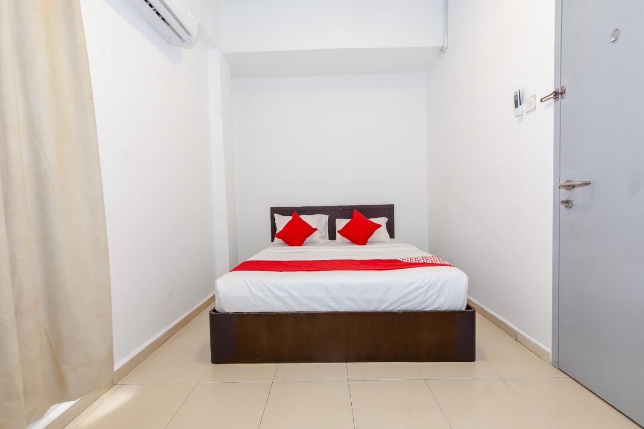 Oyo 1090 Hollitel Hotel Melaka Dış mekan fotoğraf