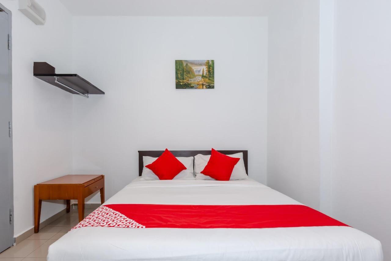 Oyo 1090 Hollitel Hotel Melaka Dış mekan fotoğraf