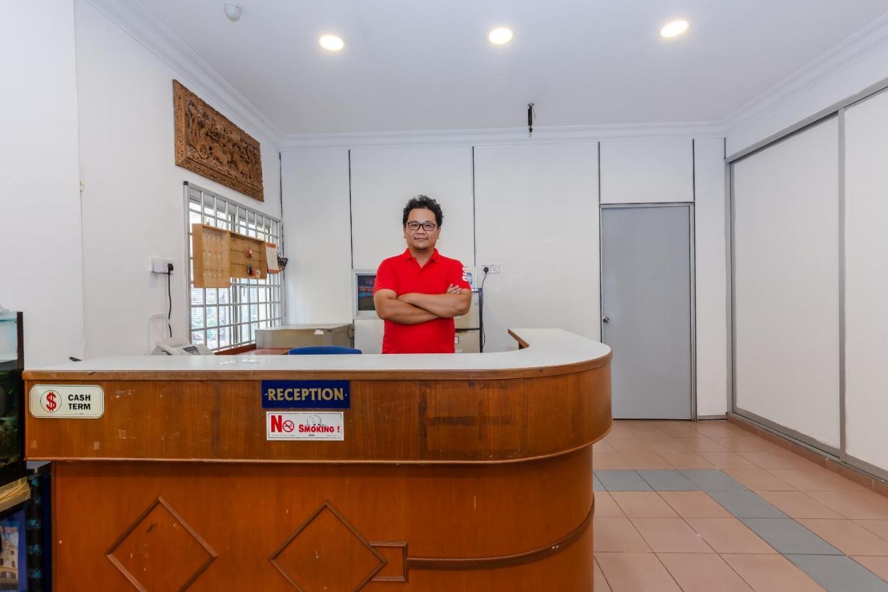 Oyo 1090 Hollitel Hotel Melaka Dış mekan fotoğraf