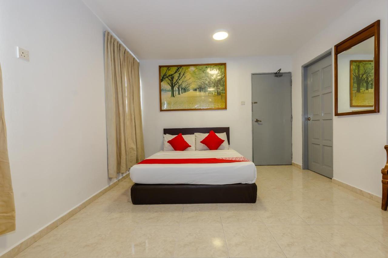 Oyo 1090 Hollitel Hotel Melaka Dış mekan fotoğraf