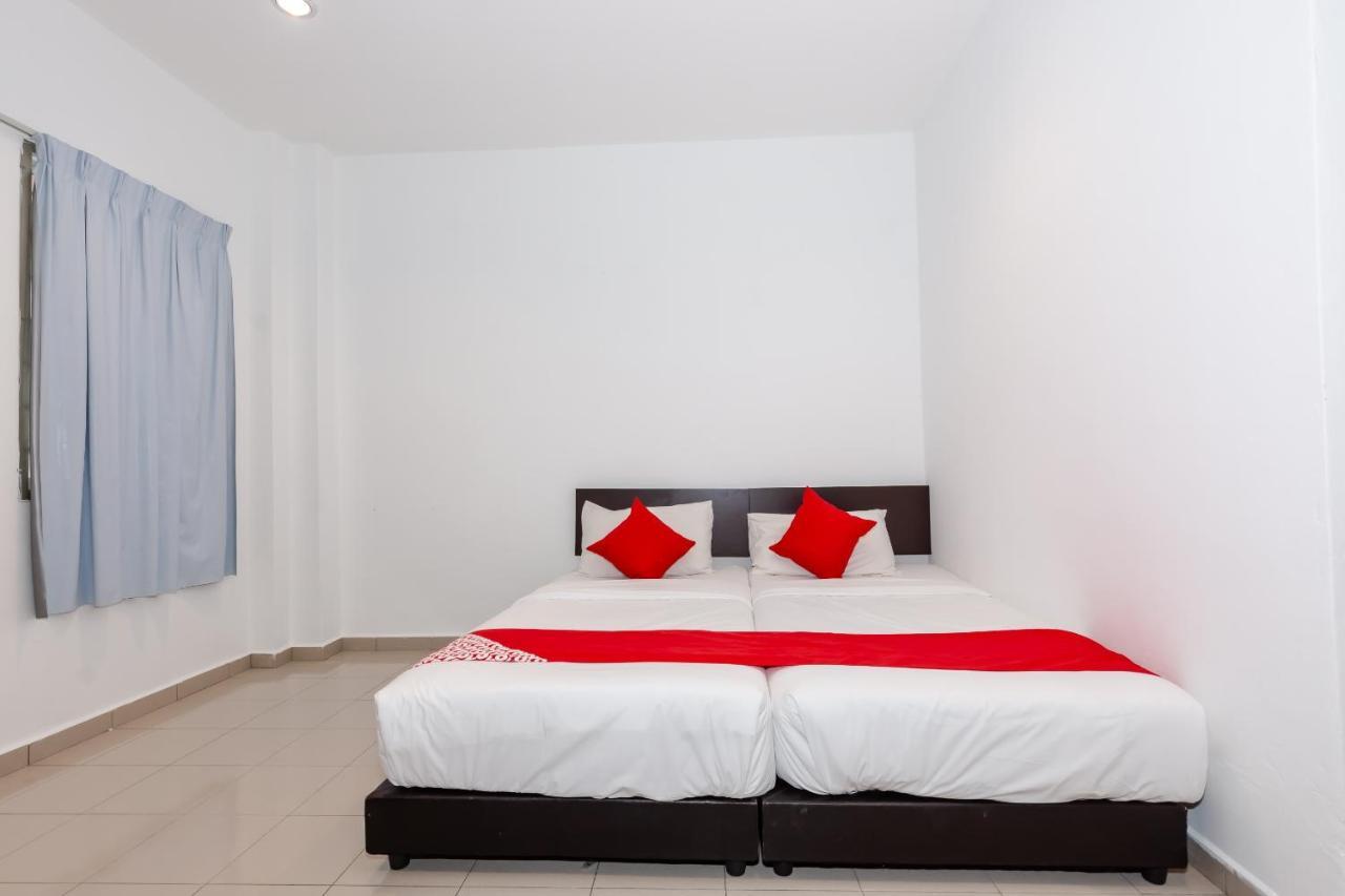 Oyo 1090 Hollitel Hotel Melaka Dış mekan fotoğraf