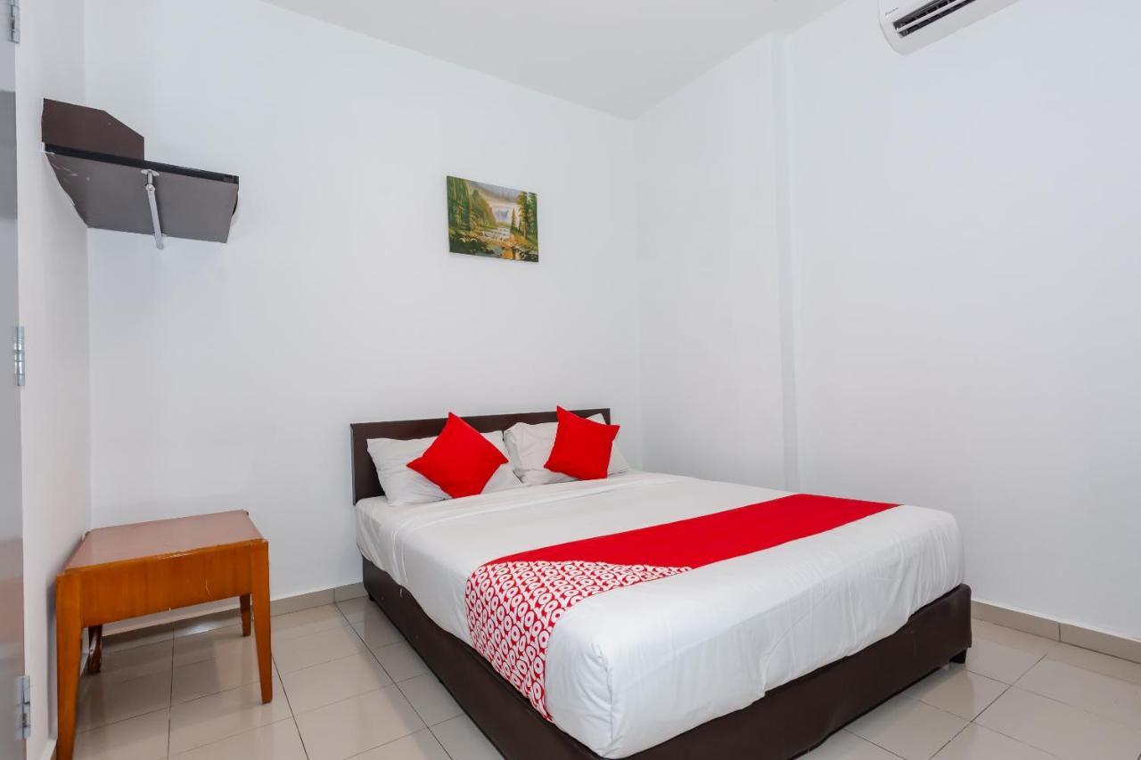 Oyo 1090 Hollitel Hotel Melaka Dış mekan fotoğraf