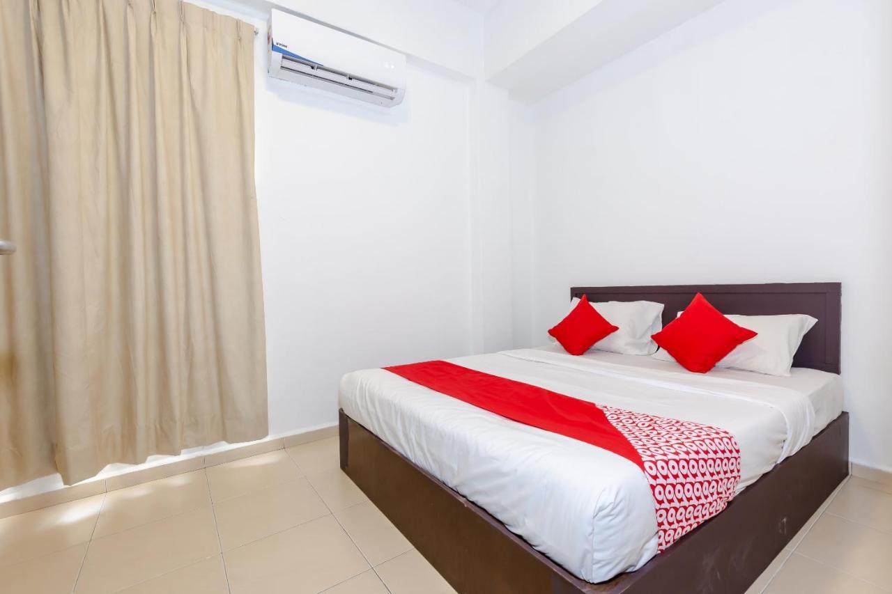 Oyo 1090 Hollitel Hotel Melaka Dış mekan fotoğraf