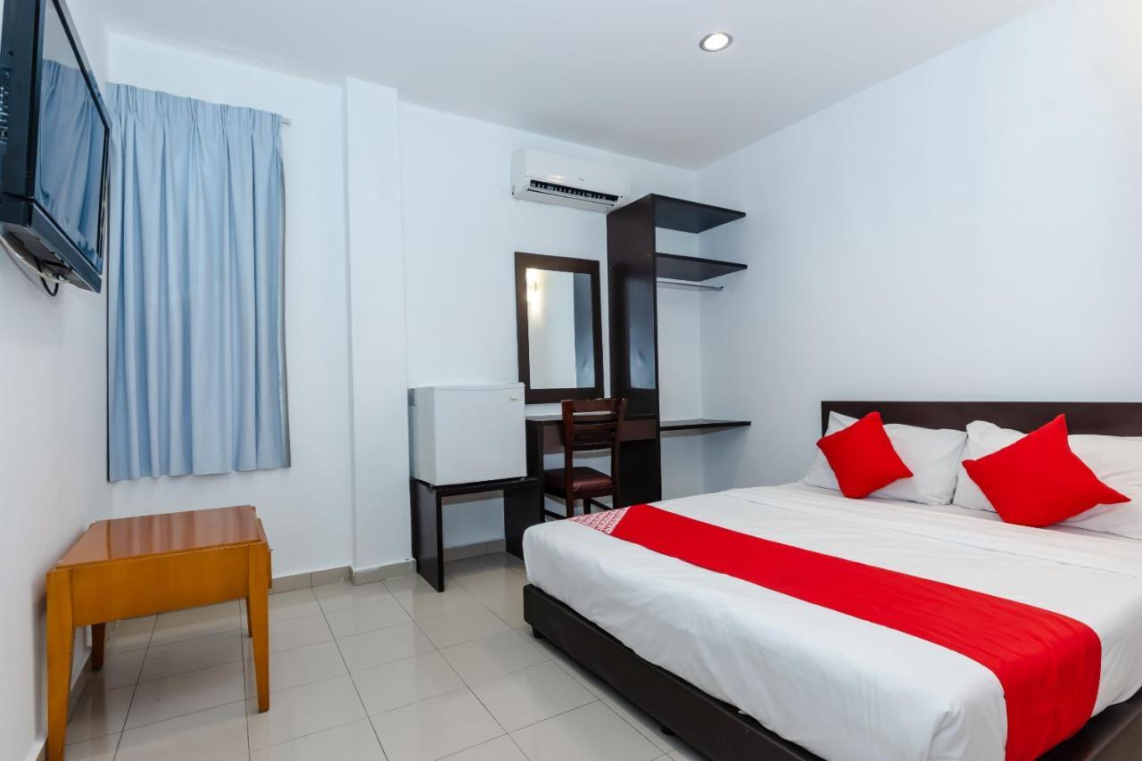 Oyo 1090 Hollitel Hotel Melaka Dış mekan fotoğraf
