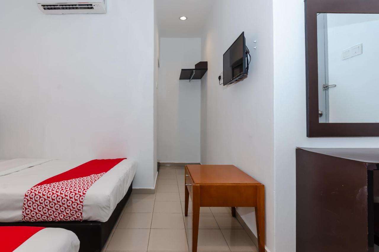 Oyo 1090 Hollitel Hotel Melaka Dış mekan fotoğraf