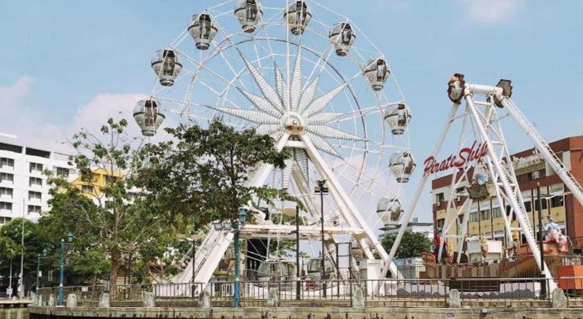 Oyo 1090 Hollitel Hotel Melaka Dış mekan fotoğraf