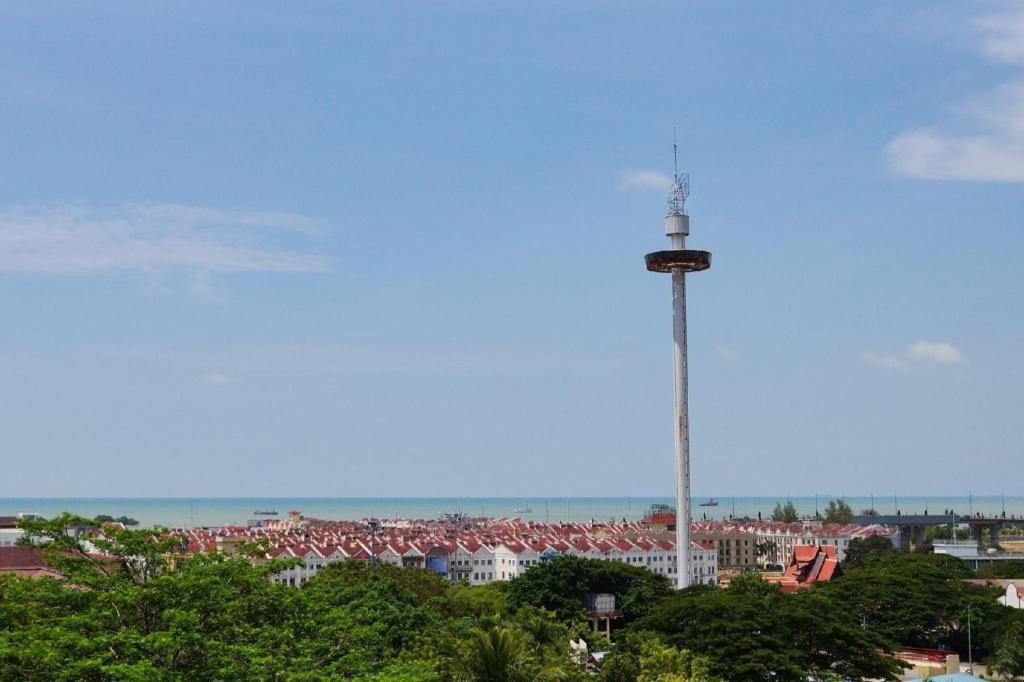 Oyo 1090 Hollitel Hotel Melaka Dış mekan fotoğraf