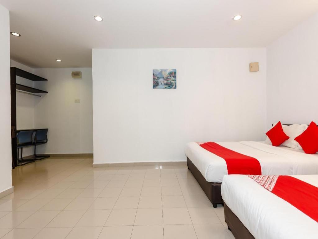 Oyo 1090 Hollitel Hotel Melaka Dış mekan fotoğraf