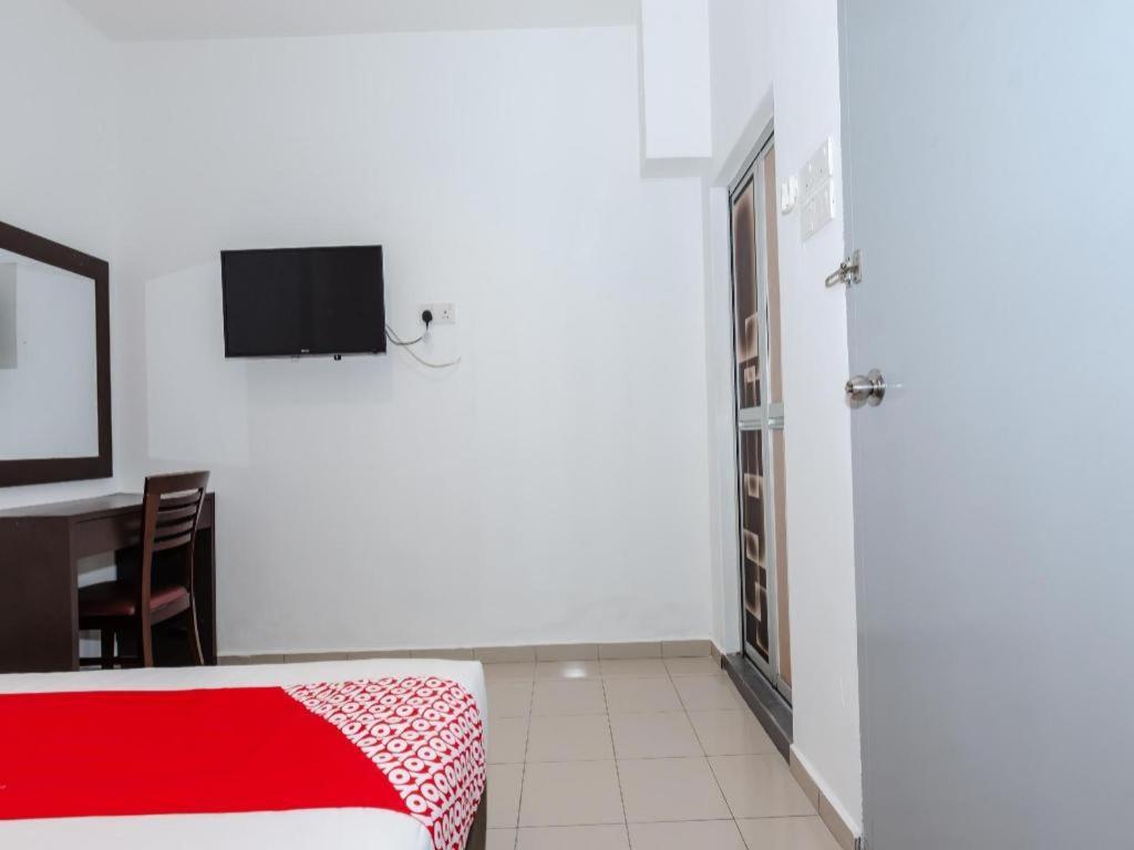Oyo 1090 Hollitel Hotel Melaka Dış mekan fotoğraf