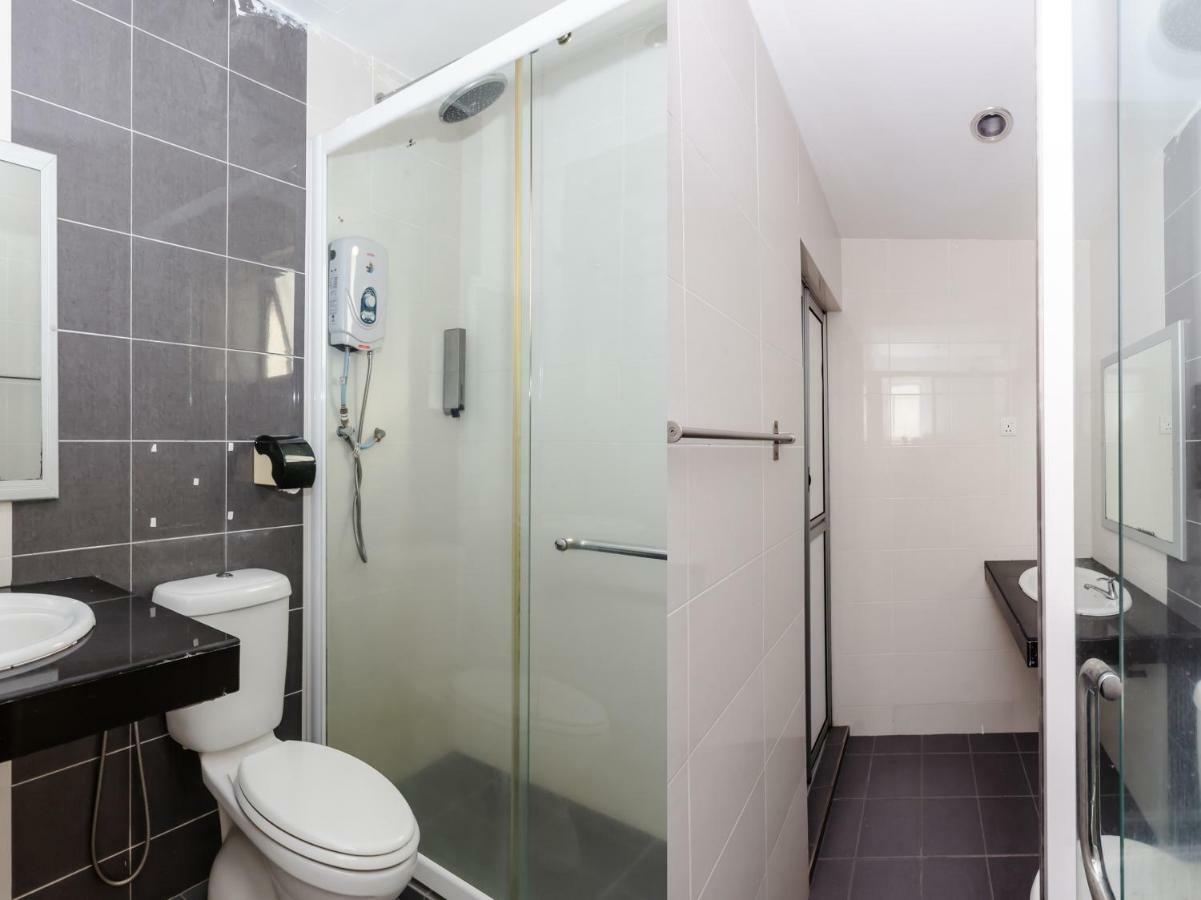 Oyo 1090 Hollitel Hotel Melaka Dış mekan fotoğraf